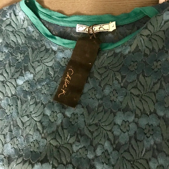 Chloe K delicate Sleeveless lace top w/side slits - Picture 2 of 6